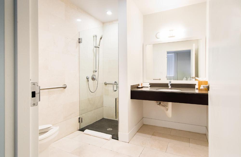 Standard Double Queen Room - Accessible interior